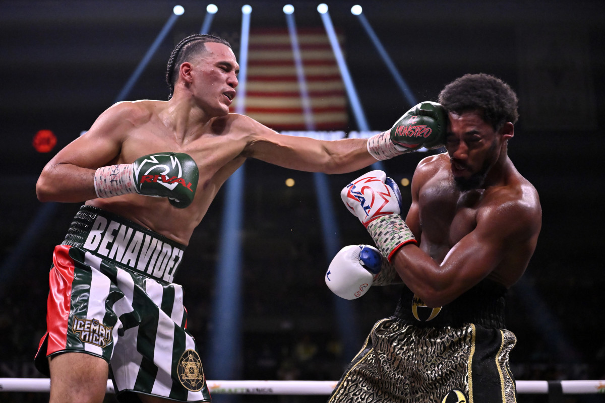 Benavidez punches Andrade during their match.